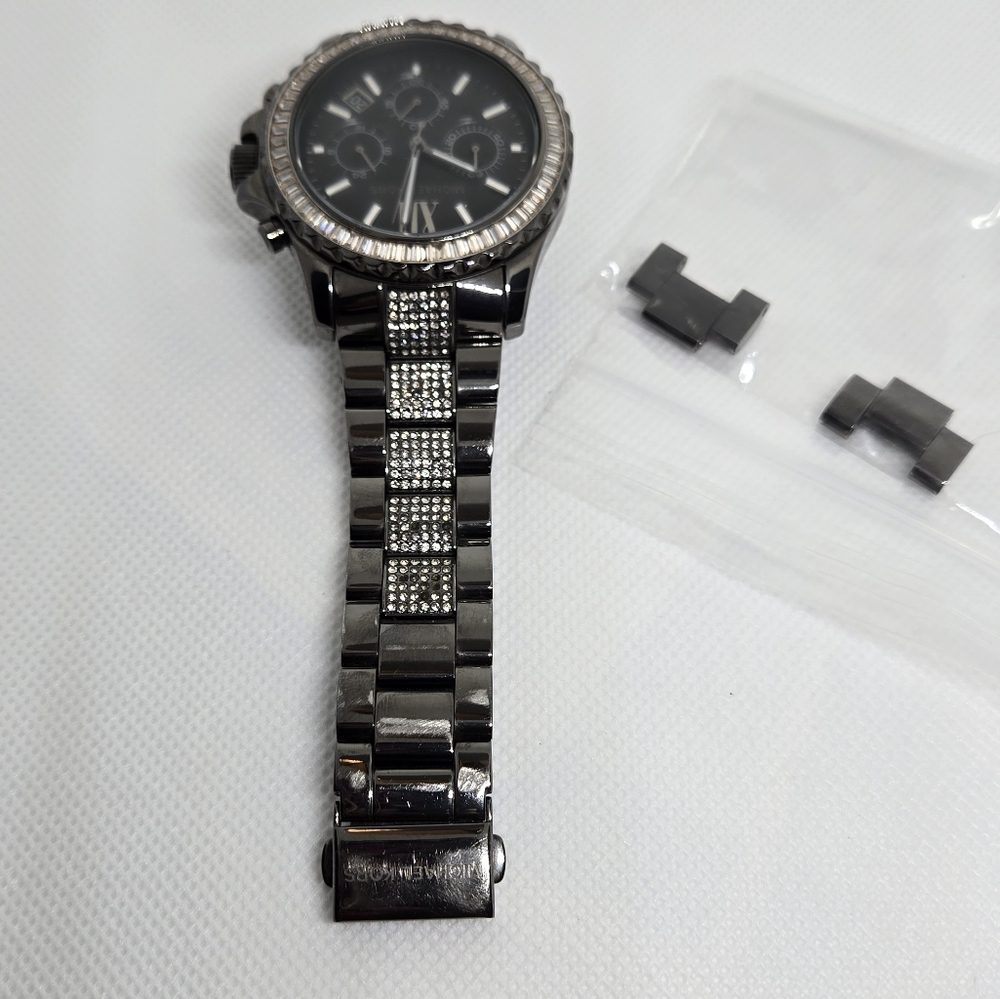 Michael Kors Everest Chronograph Watch - Picture 13 of 15
